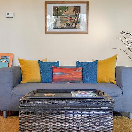 Wine-Dine-Sunshine Cozy Flat In The Heart Of Dtsp Villa Sankt Petersburg Exterior foto