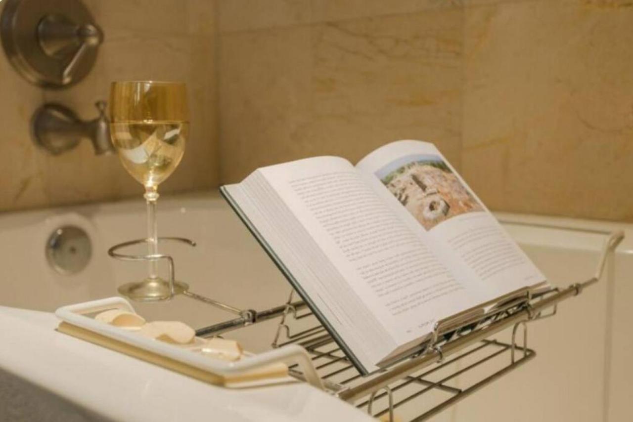 Wine-Dine-Sunshine Cozy Flat In The Heart Of Dtsp Villa Sankt Petersburg Exterior foto