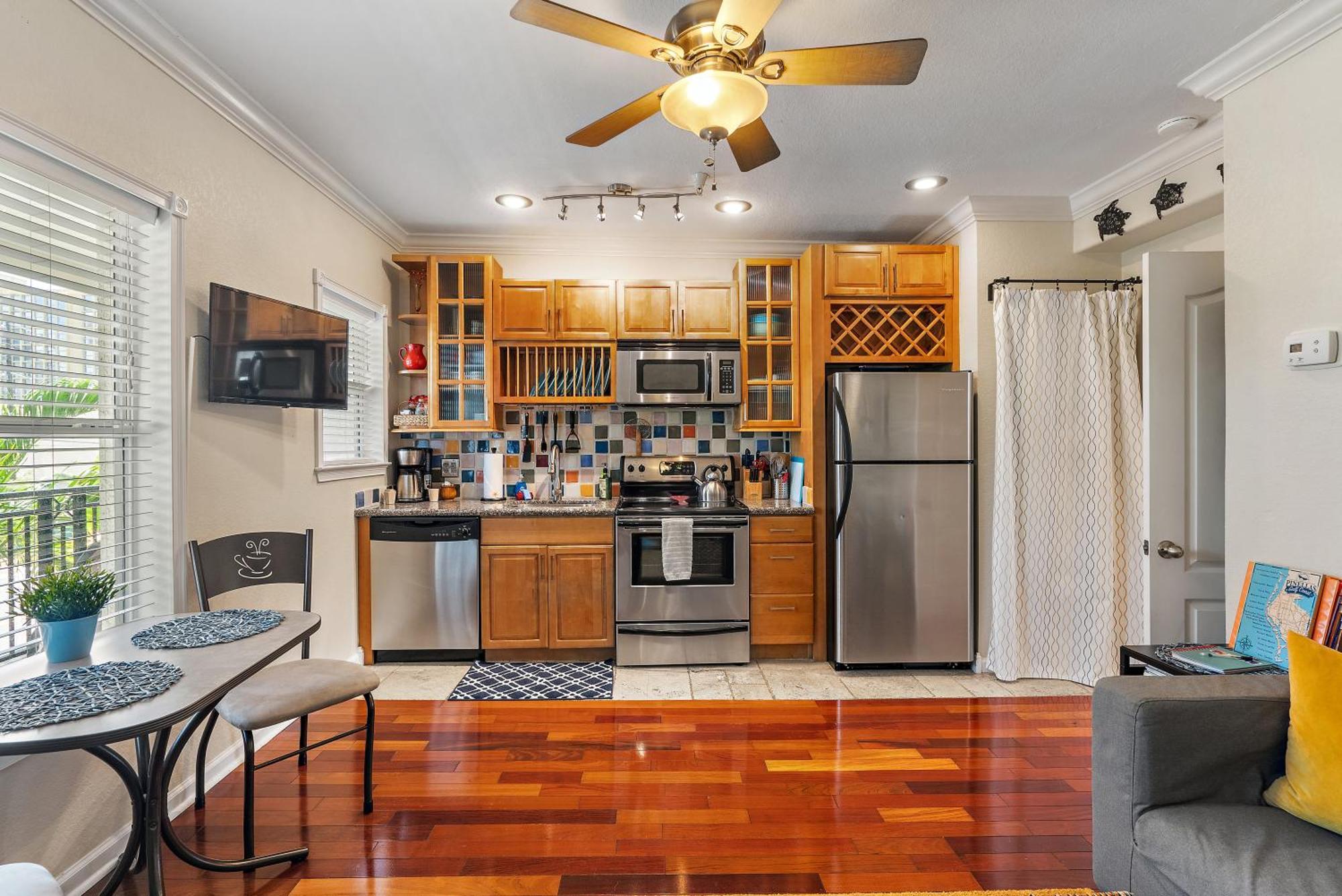 Wine-Dine-Sunshine Cozy Flat In The Heart Of Dtsp Villa Sankt Petersburg Exterior foto