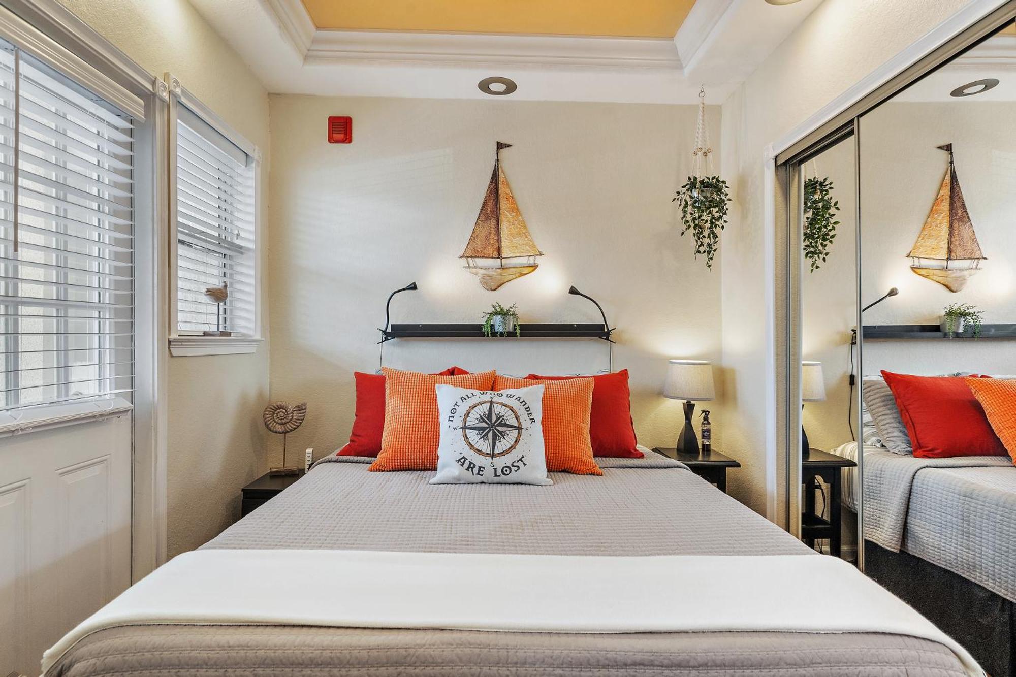Wine-Dine-Sunshine Cozy Flat In The Heart Of Dtsp Villa Sankt Petersburg Exterior foto